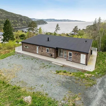 4 Bedroom Beautiful In Asenfjord Verdal község