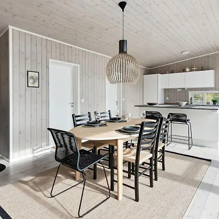 4 Bedroom Beautiful In Asenfjord Verdalsora