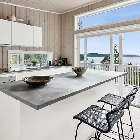 4 Bedroom Beautiful In Asenfjord Verdal község