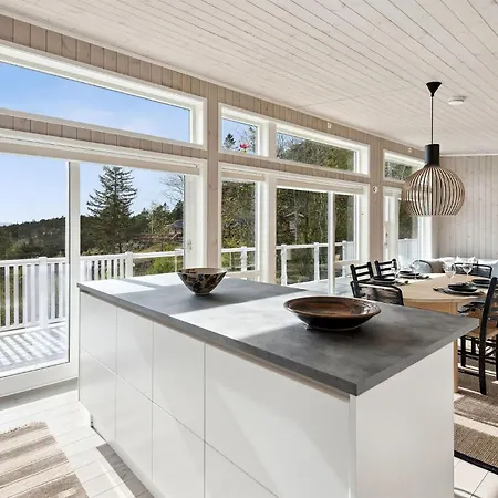 4 Bedroom Beautiful In Asenfjord * Verdalsora