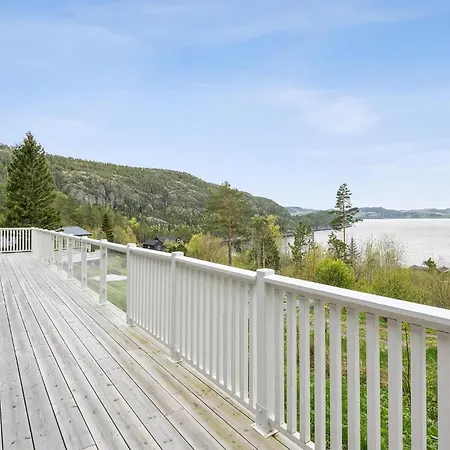 4 Bedroom Beautiful In Asenfjord