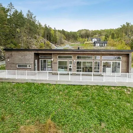 Feriehus 4 Bedroom Beautiful In Asenfjord *