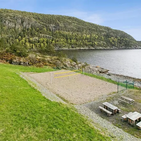 4 Bedroom Beautiful In Asenfjord