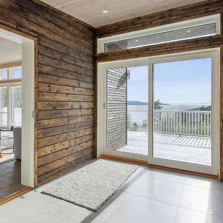 4 Bedroom Beautiful In Asenfjord Nyaraló *