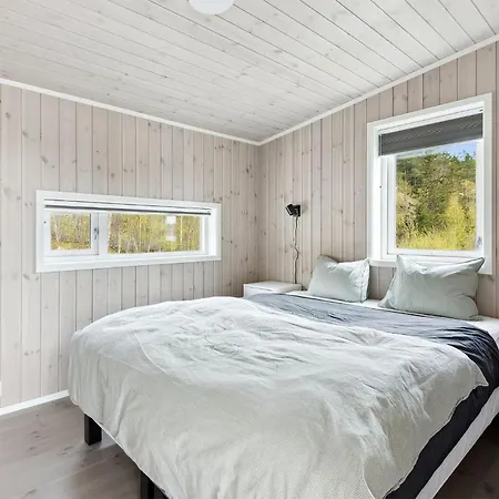 Nyaraló 4 Bedroom Beautiful In Asenfjord