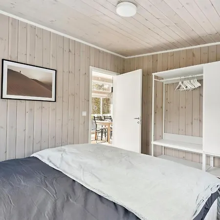 4 Bedroom Beautiful In Asenfjord