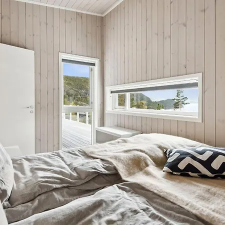 4 Bedroom Beautiful In Asenfjord