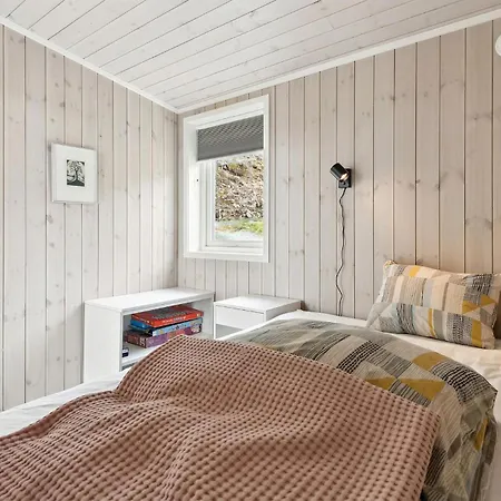 Nyaraló 4 Bedroom Beautiful In Asenfjord